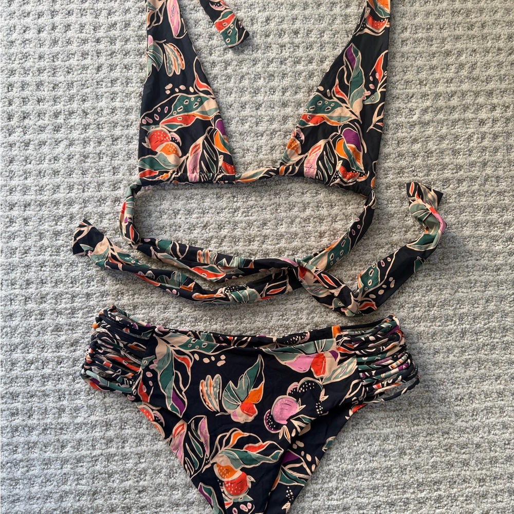 Stone fox swim